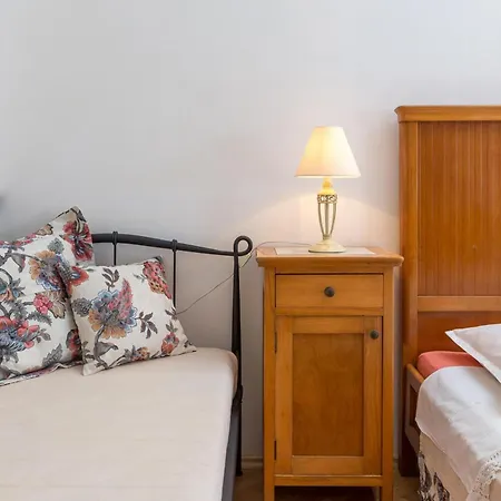 Perka Sveta Nedelja (Hvar)