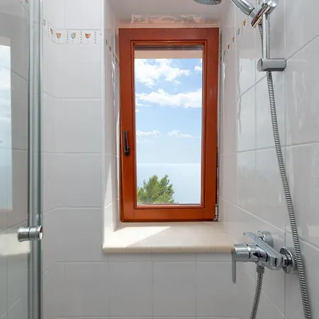 Perka * Sveta Nedelja (Hvar)