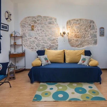 Perka Sveta Nedelja (Hvar)