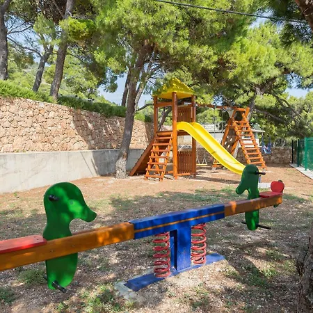 Perka * Sveta Nedelja (Hvar)
