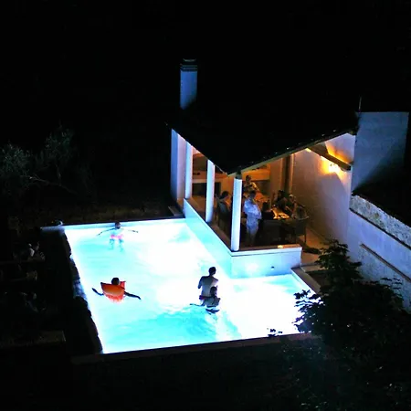Perka Sveta Nedelja (Hvar)