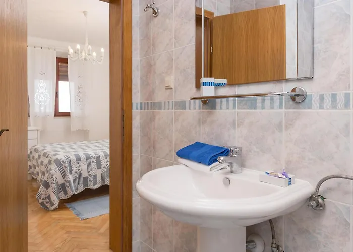 Perka * Sveta Nedelja (Hvar)