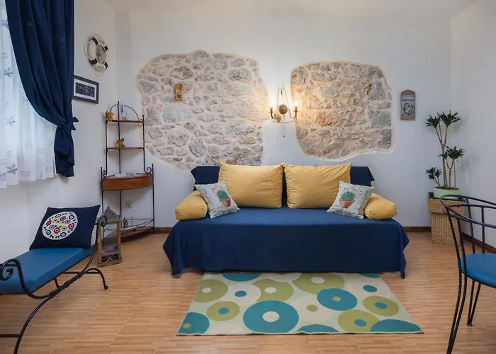 Perka Sveta Nedelja (Hvar)