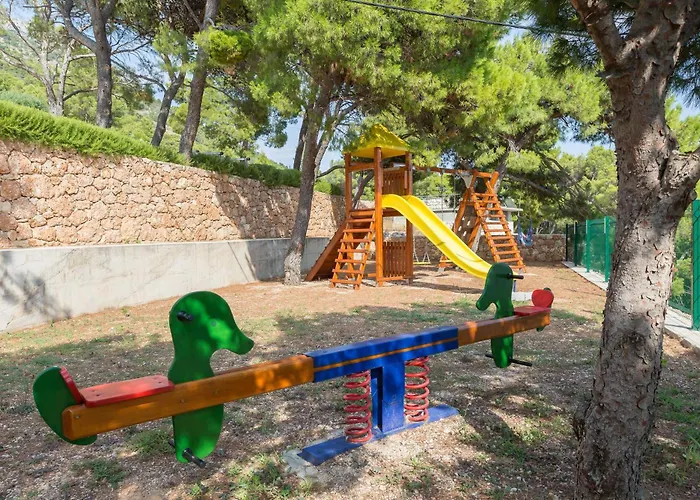 Perka * Sveta Nedelja (Hvar)